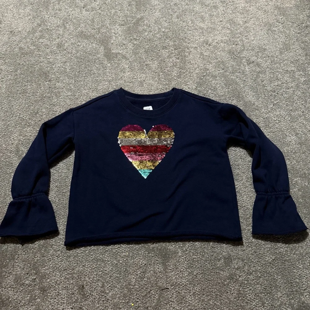 GAP Kids long sleeve navy blue sweatshirt‎ with heart and baggy sleeves size 6/7